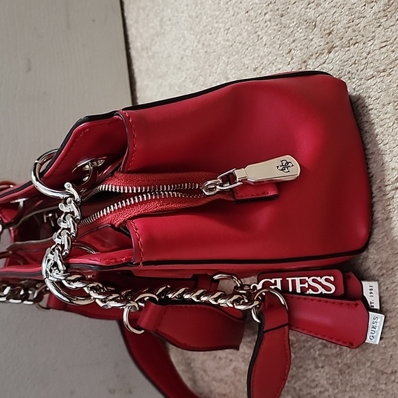 Guess shoulder bag. - Picture 2 of 8